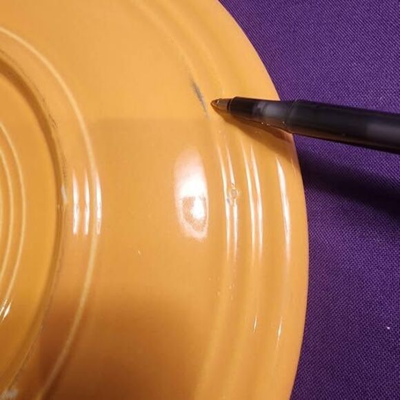 Vintage Yellow Fiesta dinner plate, 9.5 inches - Picture 3 of 5